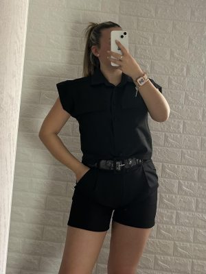 Short básico negro + cinturón